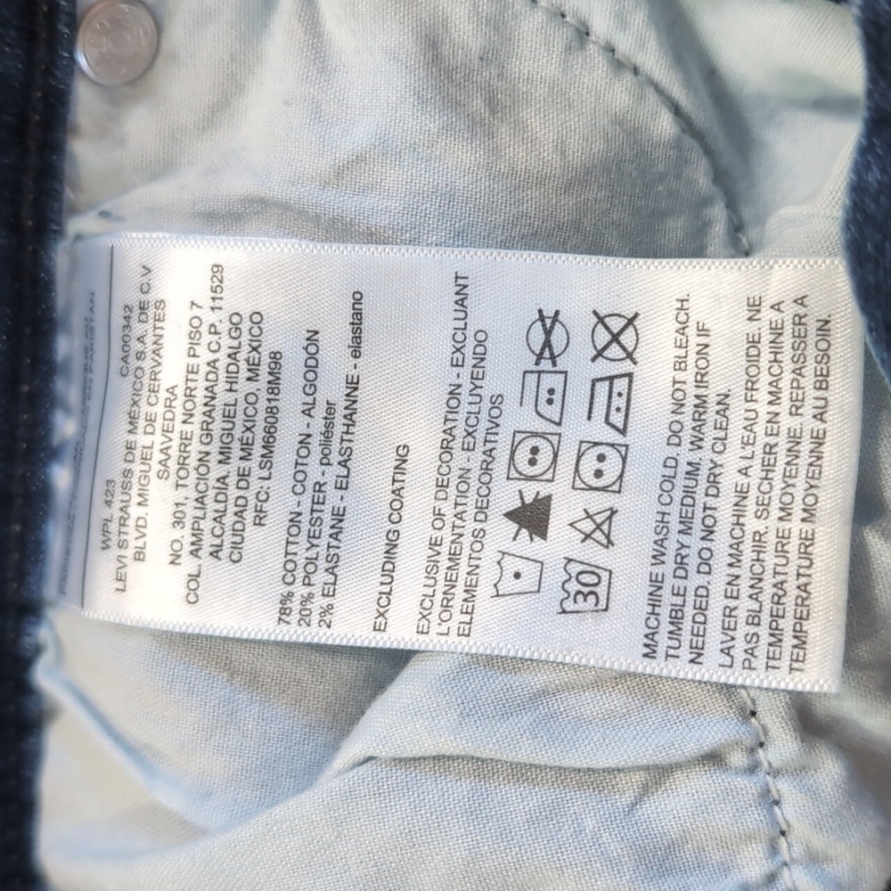 NWT Signature by Levis Distressed Cuffed Mid Rise Slim Boyfriend Denim Jeans - Picture 5 of 6